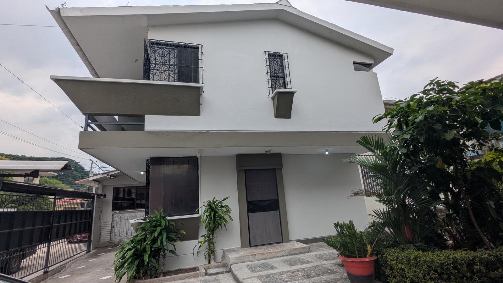 Casa en alquiler en Urdesa Norte, 3 habitaciones, conjunto residencial. M.A - 1