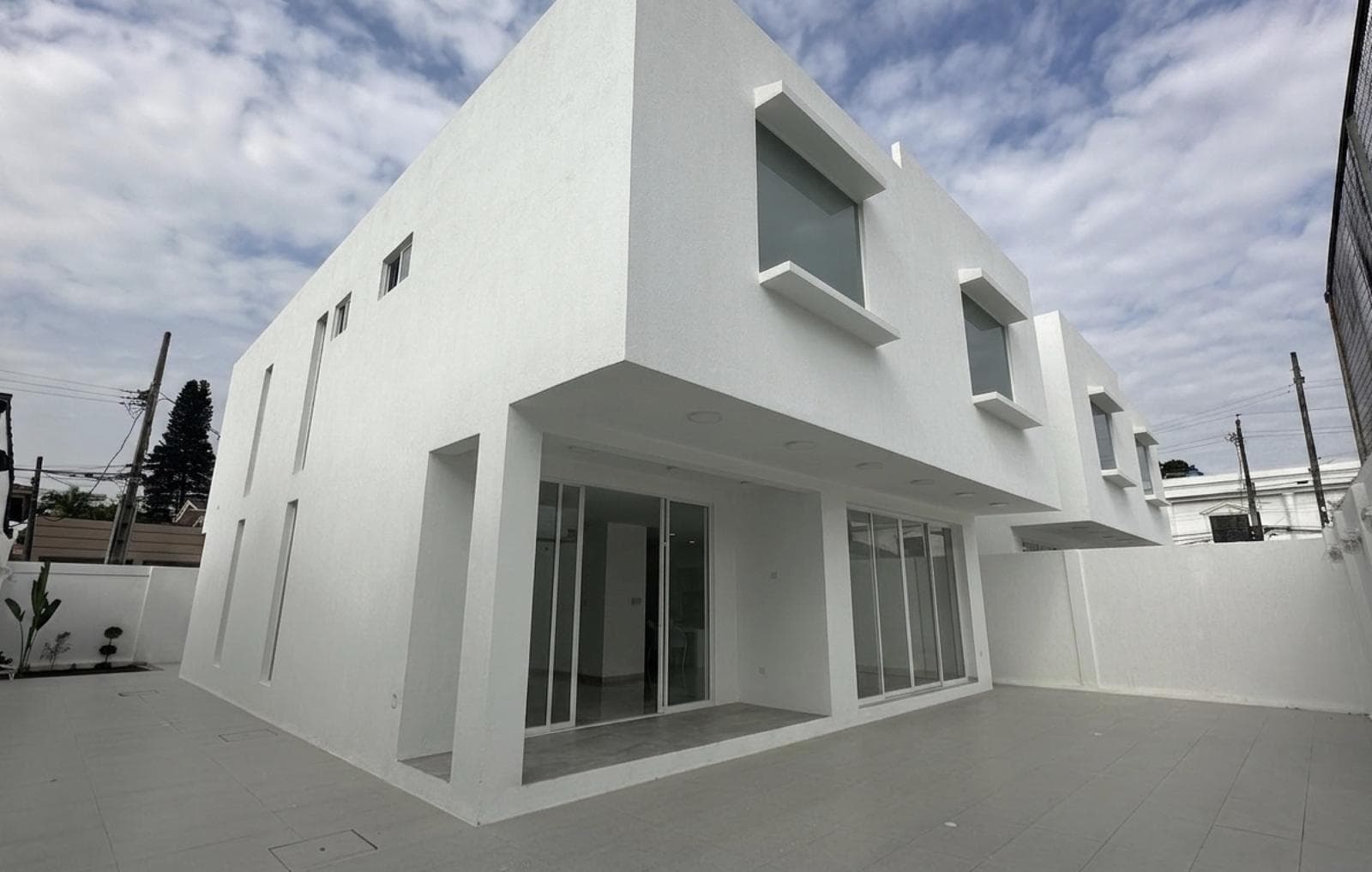 VENTA DE CASA MEDIANERA DE ESTRENO, URBANIZACION LA PUNTILLA - 1