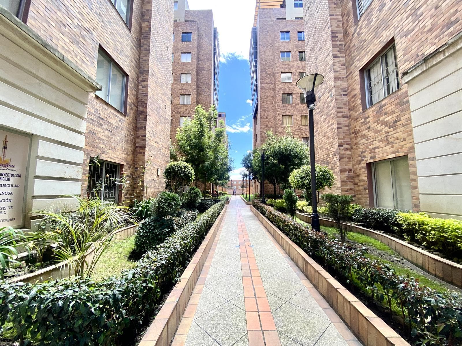 Departamento en Venta 3D Parqueadero Bodega Parque Real Parqueo Piso 6 Vista Hermosa ¡Negociable! - 1