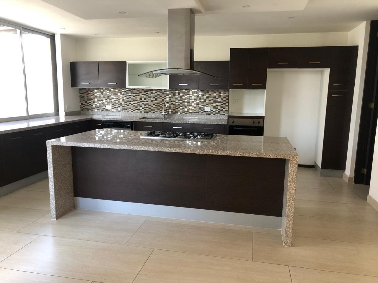 Vendo Departamento Moderno r en Cumbayá - 1