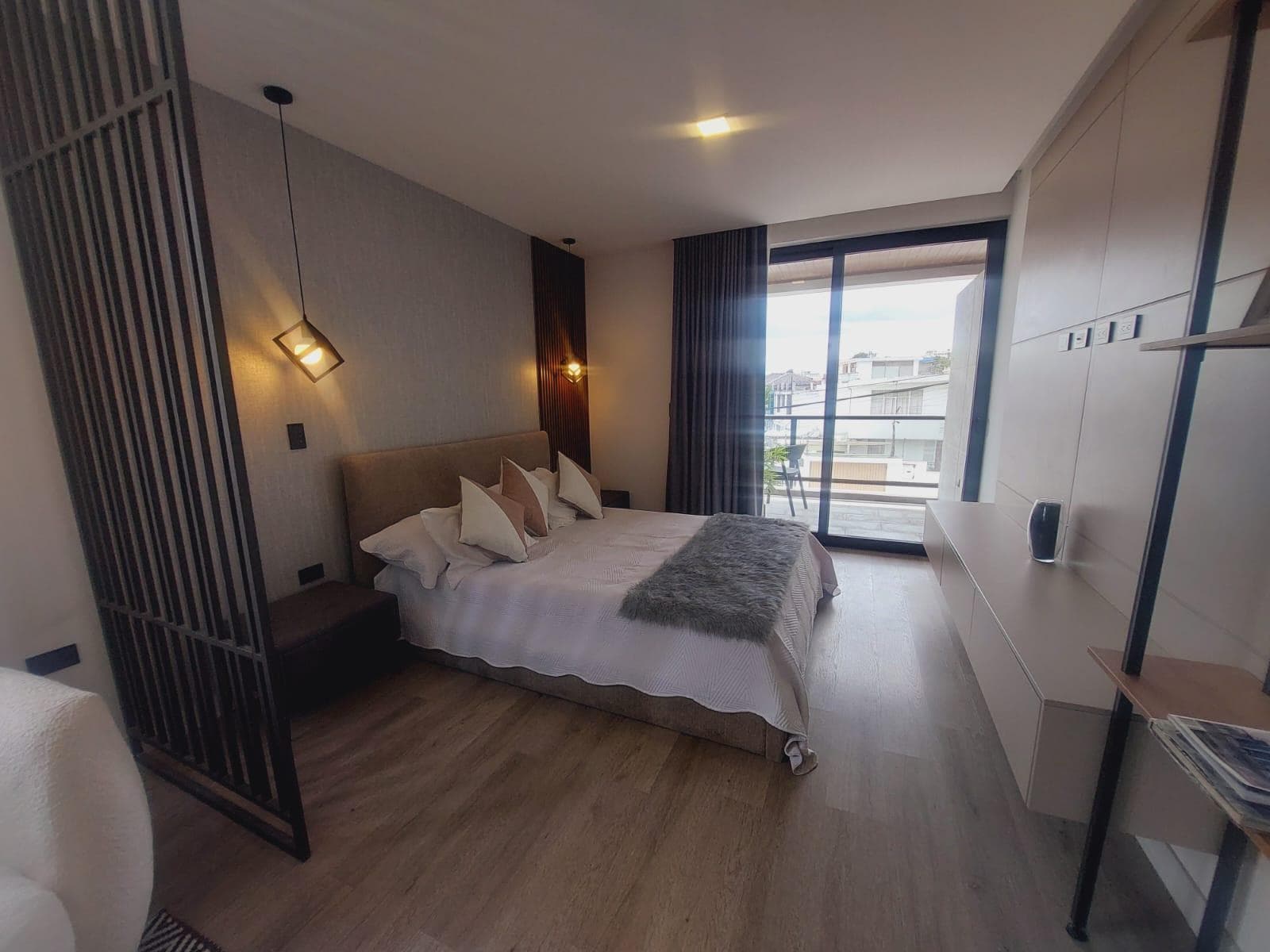 QUICENTRO VENTA ESTUDIO BALCON PARQUEADERO BODEGA - 1
