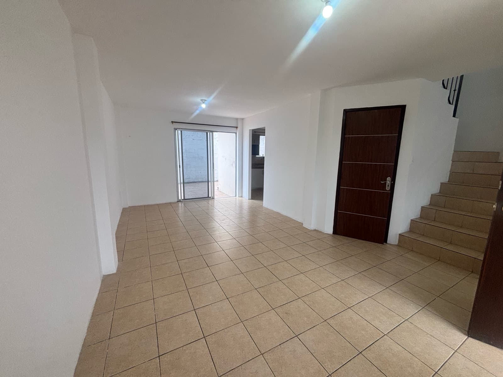 Alquiler de Casa esquinera en Urb Compostela con 4 Habitaciones. M.B - 1