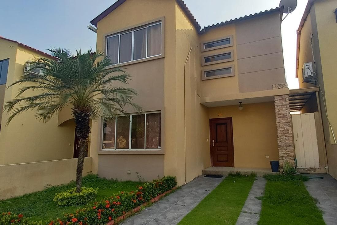Casa en Venta con 3 Habitaciones en Villa Club. J.M. - 1