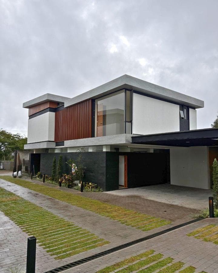 Casas de venta en Puembo , vía Arrayanes - 1