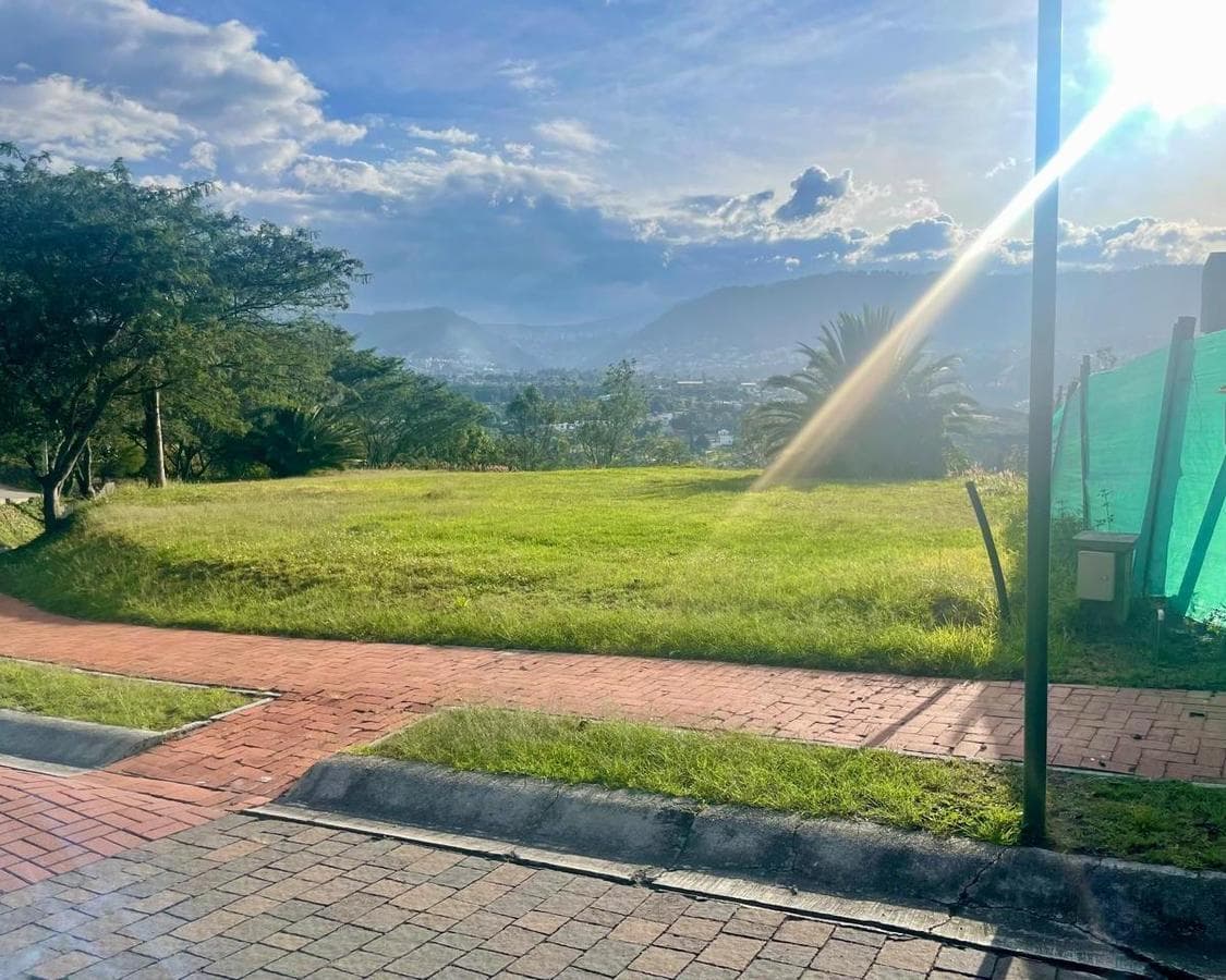Terreno de venta en Urbanización la Quinta, Cumbayá - 1