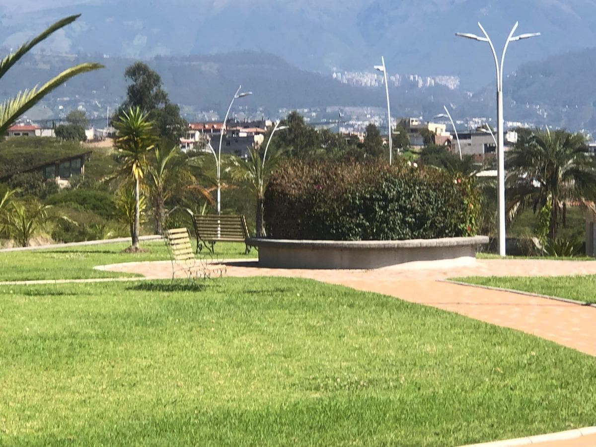 HERMOSO TERENO DE VENTA TUMBACO - 1