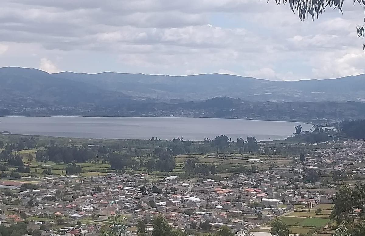 Vendo terrenos en el Lago San Pablo - 1