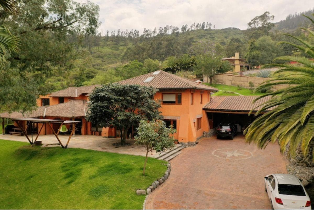 CASA ÚNICA ESTILO RUSTICO MODERNO CON VISTA ESPECTACULAR 5 habitaciones, Cumbayá Intervalles - 1
