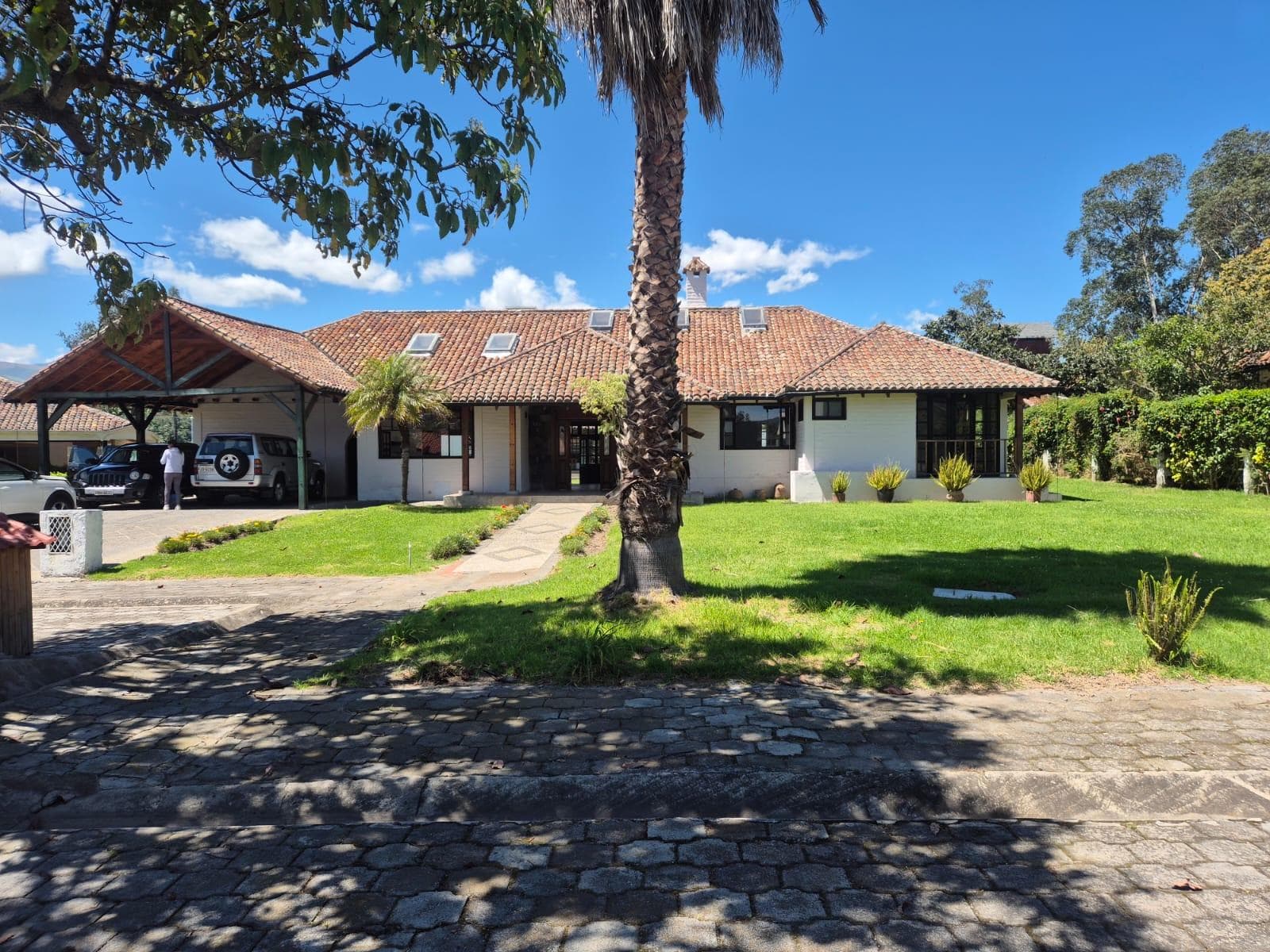 ARRIENDO URB,SANTA ROSA TUMBACO CASA POR COLEGIO HIGHLANDS - 1