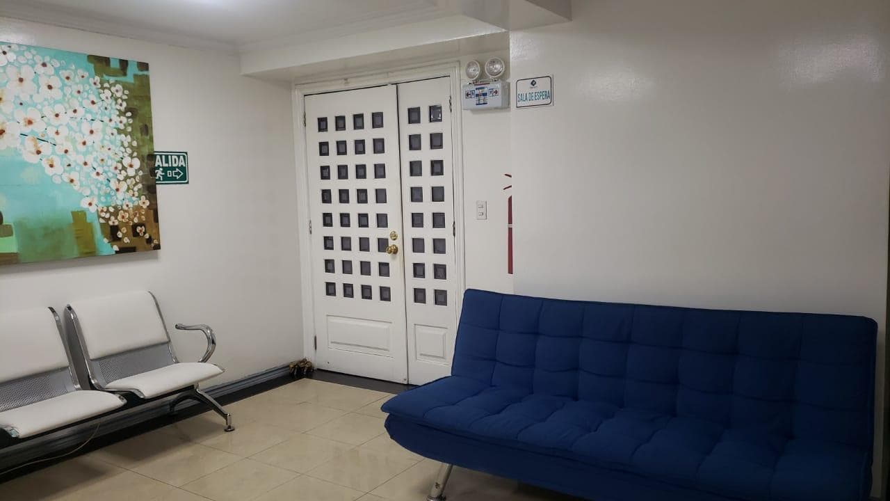 consultorio o clínica de venta en República de El Salvador - 1