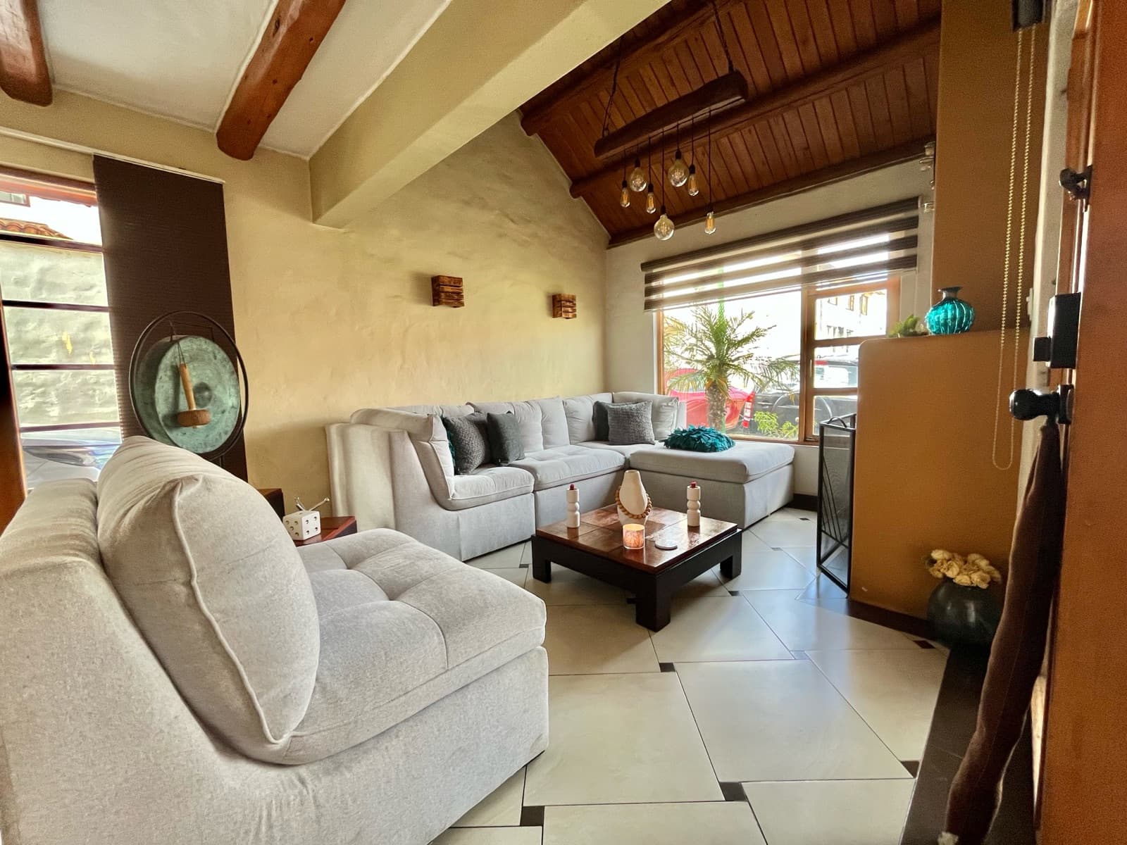 VENDO CASA 3 HABITACIONES EN EL BULEVAR DE LAS ACACIAS CONOCOTO IRA - 1