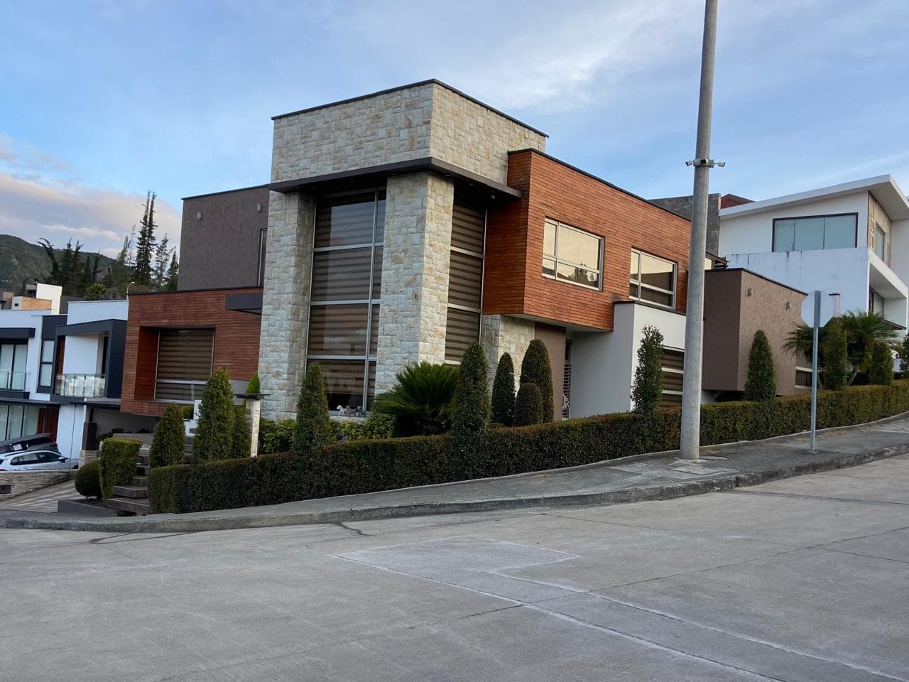 Casa de lujo, con piscina, Challuabamba - 1