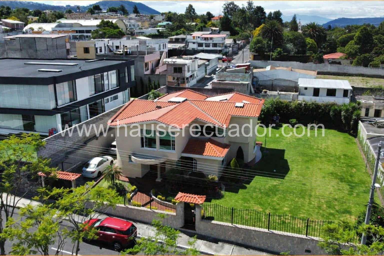 Casa de Venta en La Armenia| 945 m² de Terreno |Urbanización San Germán | Amplios Jardines y Canchas - 1