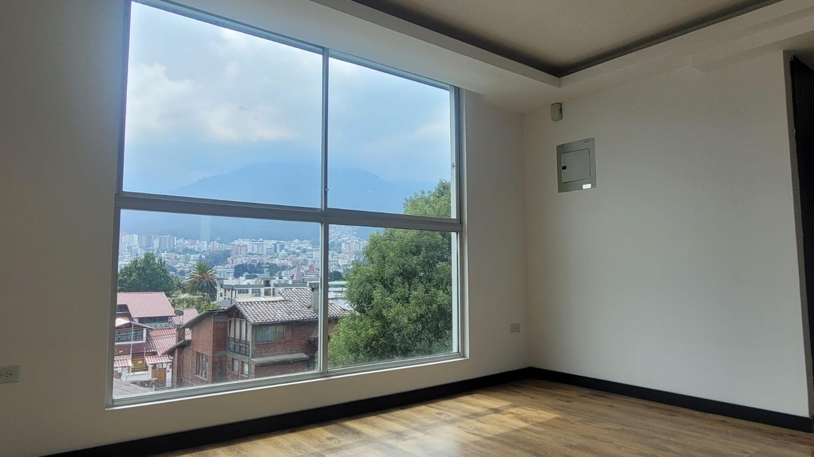 Vendo Departamento 3 dormitorios 130 m² La Jipijapa cerca Hotel Savoy Inn, vista panorámica. - 1