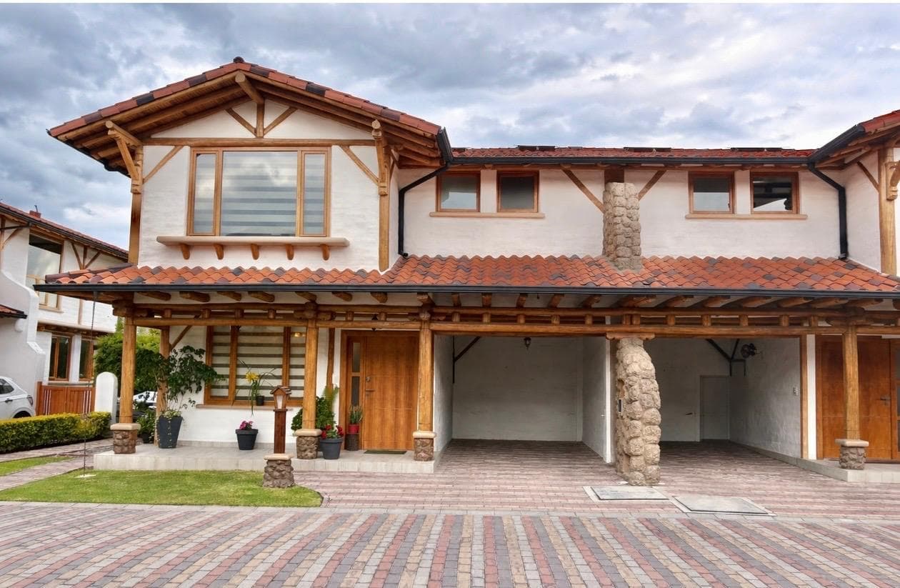 VENTA HERMOSA CASA NUEVA - 3 DORMITORIOS - ESTUDIO - SALA DE ESTAR -TUMBACO MCL - 1