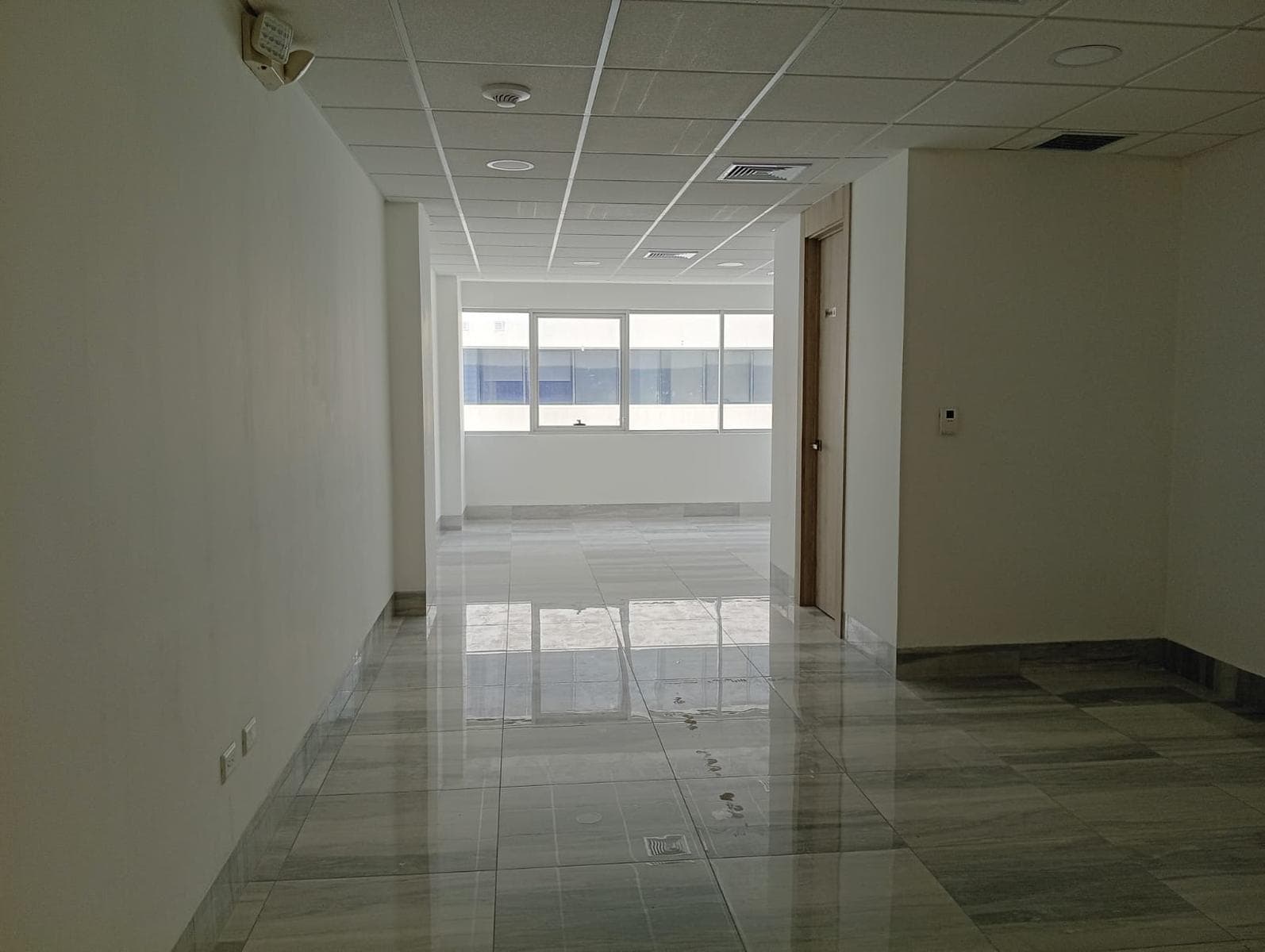 Venta/ Alquiler Oficina Platinum II Av. Leon Febres Cordero Daule, k.s. - 1