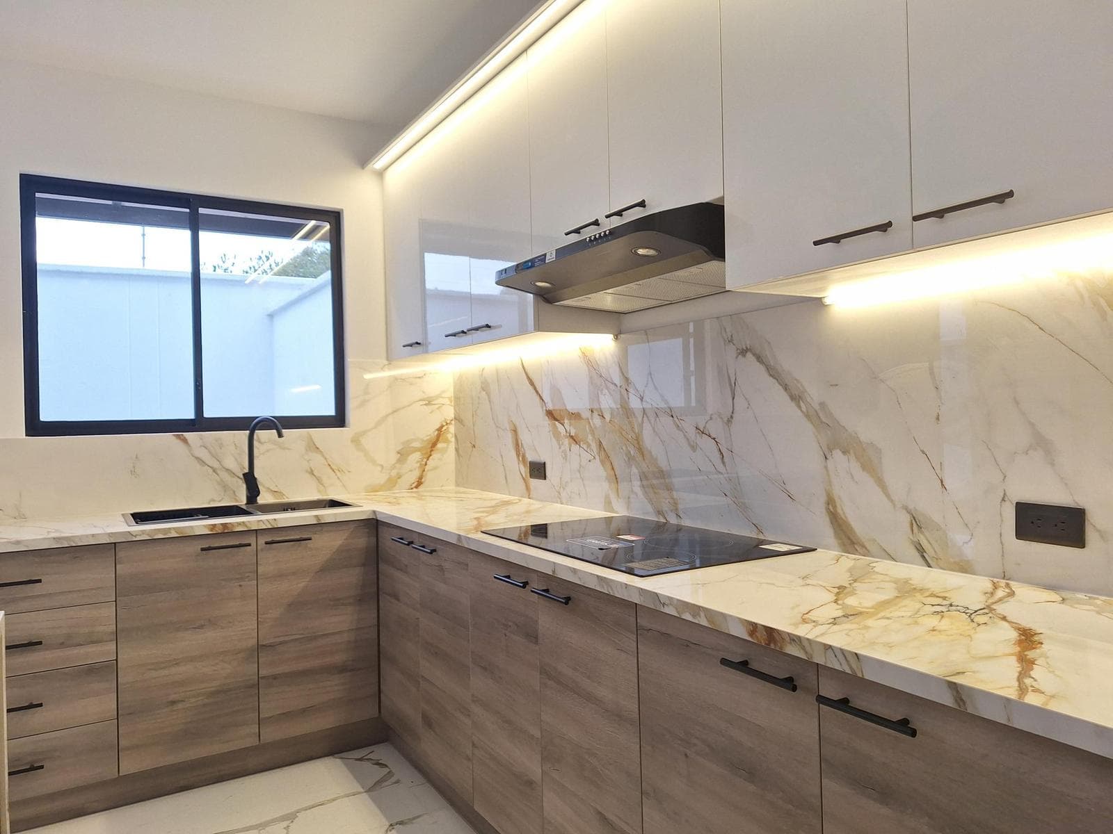 CASA EN RENTA DENTRO DE CONJUNTO CON PISCINA - 1