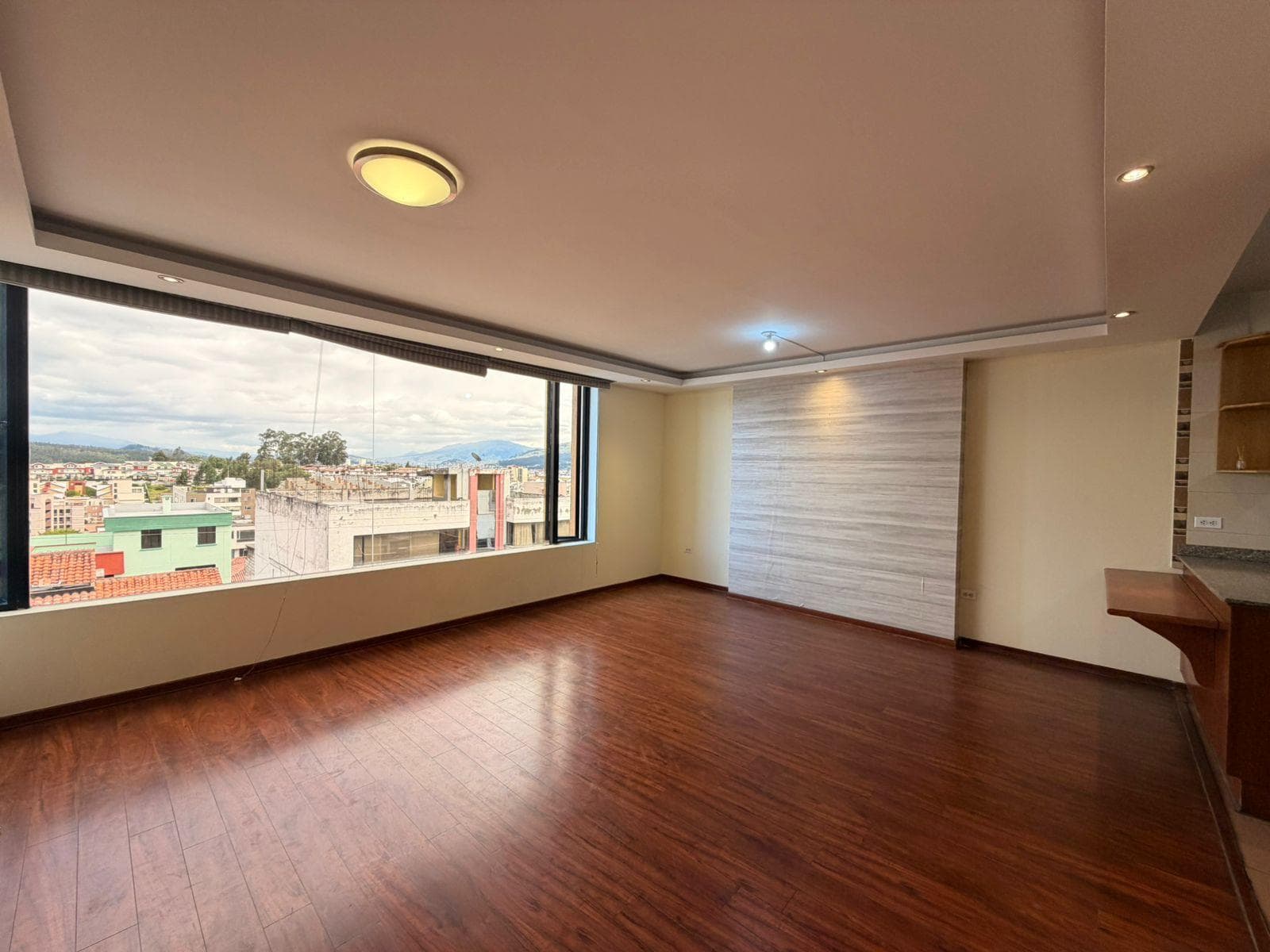 VENDO DEPARTAMENTO 3 DORMITORIOS CON 2 PARQUEADEROS URB. JARDINEZ DE AMAGASI MGV - 1