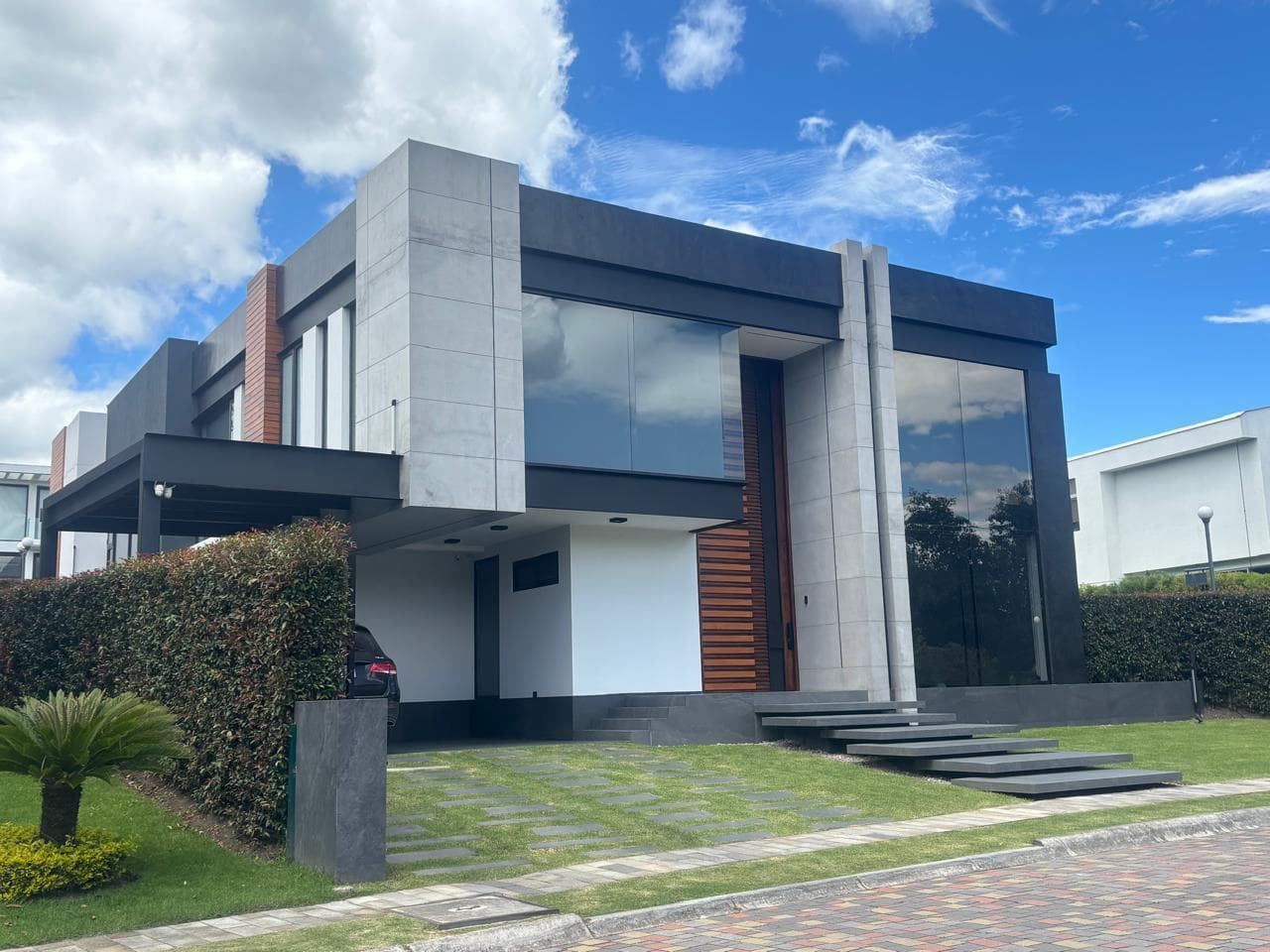 Puembo - Villa Fontana, Hermosa casa Amoblada en arriendo de 475,00 m2 - 1