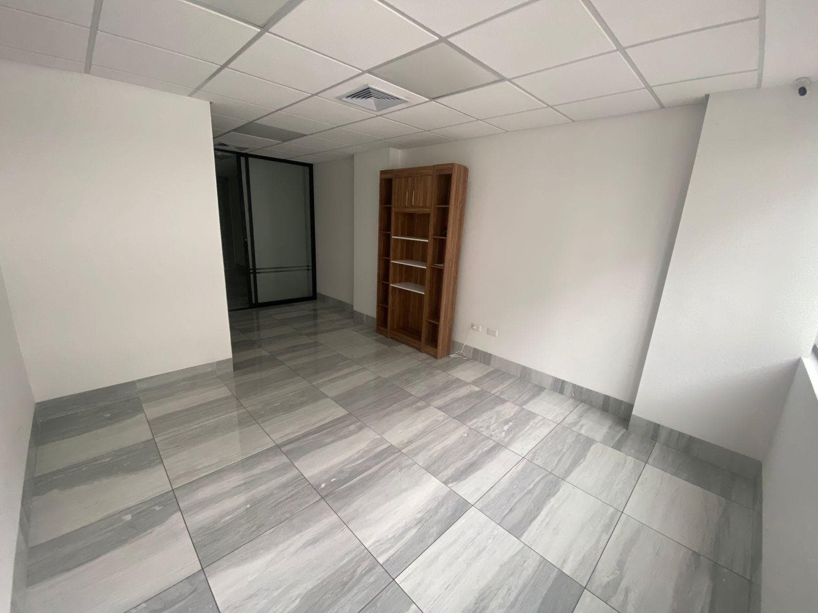 Oficina en ALQUILER / VENTA en edificio inteligente Platinum II, Av. León Febres Cordero - 1