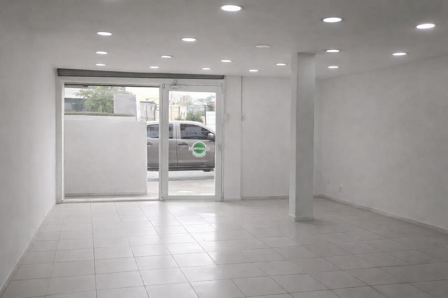 LOCAL COMERCIAL Y OFICINAS - AV LAS AGUAS (EM) - 1