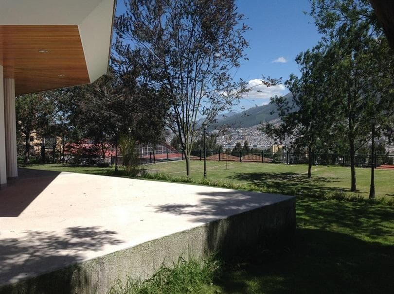 QUITO NORTE, LUJOSA RESIDENCIA EN VENTA, VISTA SENSACIONAL - 1