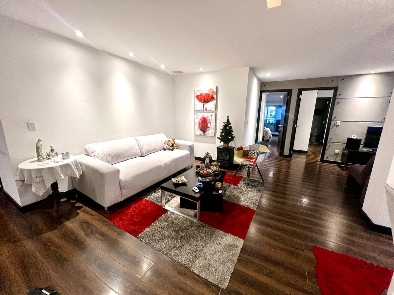 JV Sector Catalina Aldaz, Departamento Amoblado en venta o renta 120 m, 2D con amplio Balcón - 1