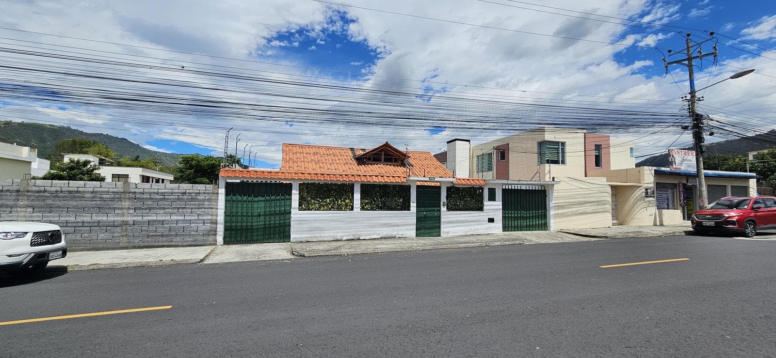 Propiedad para uso Comercial en Cumbayá - 1