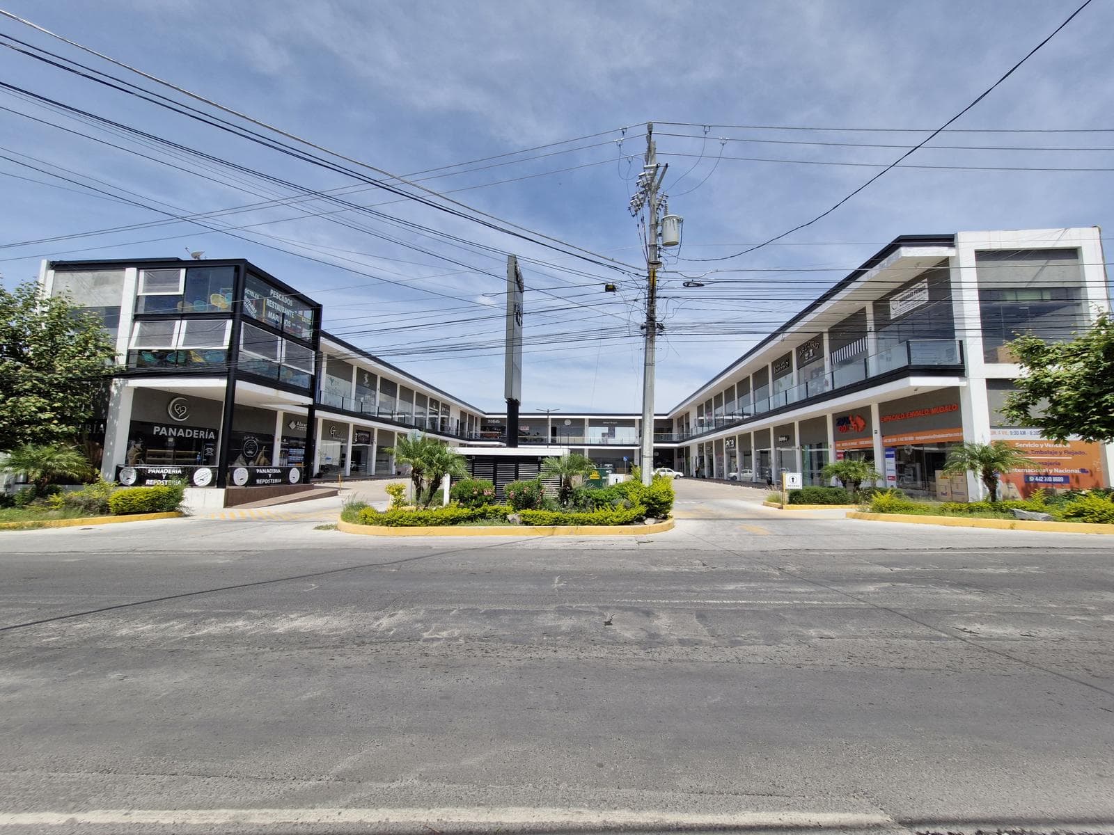 VENTA | RENTA Local Comercial, Servicios u Oficina de 76.68 m2 obra gris - 1