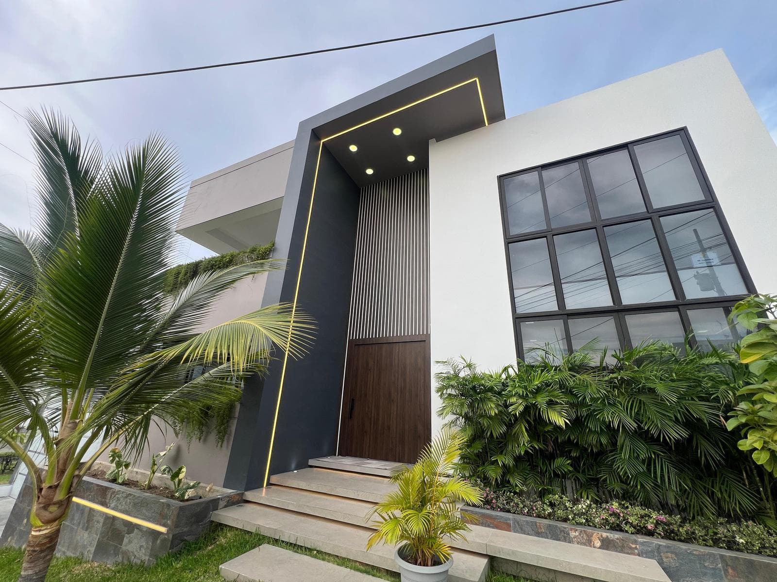 SE RENTA CASA AMOBLADA EN MANTA-MANABI-ECUADOR - 1