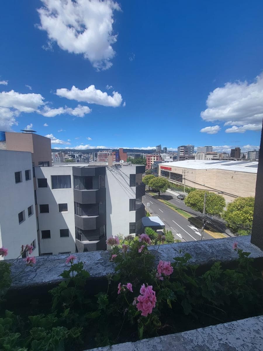 Departamento de venta en ubicación estratégica en Granda Centeno - 1