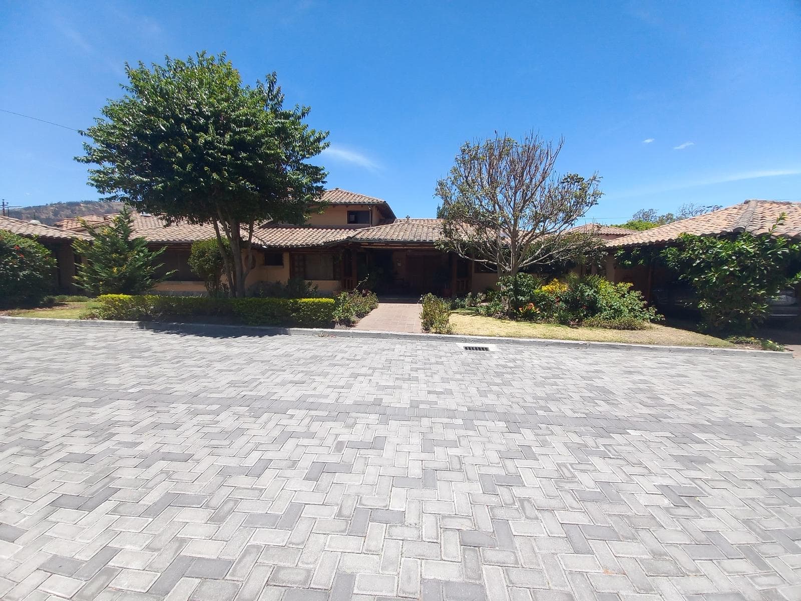 Bajo de Precio! Vendo Casa de 1 Nivel Tipo Quinta Urbanización Cumbayá Tumbaco - 1