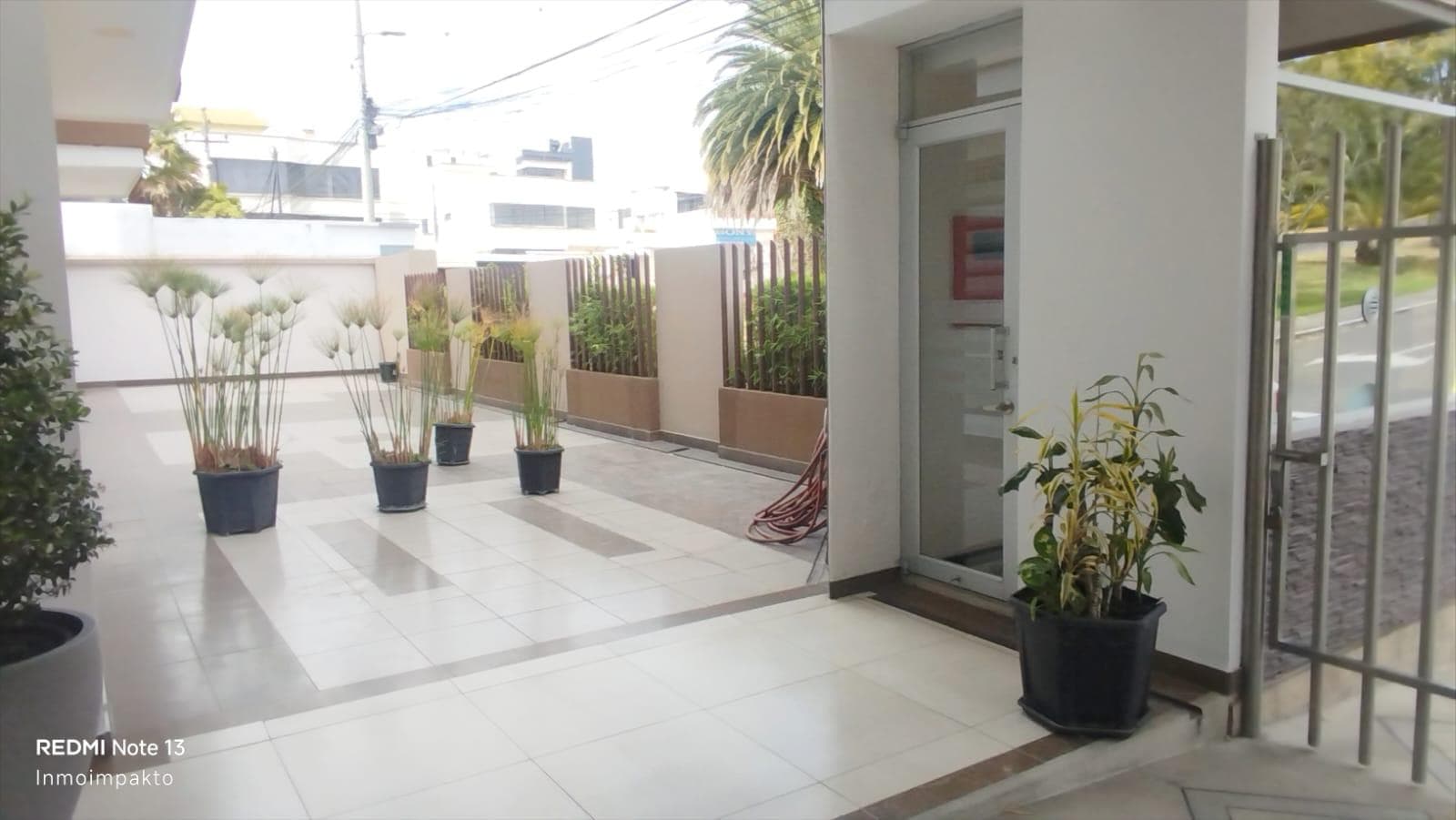 En venta departamento 2 dormitorios y patio Urbanización el Condado - 1