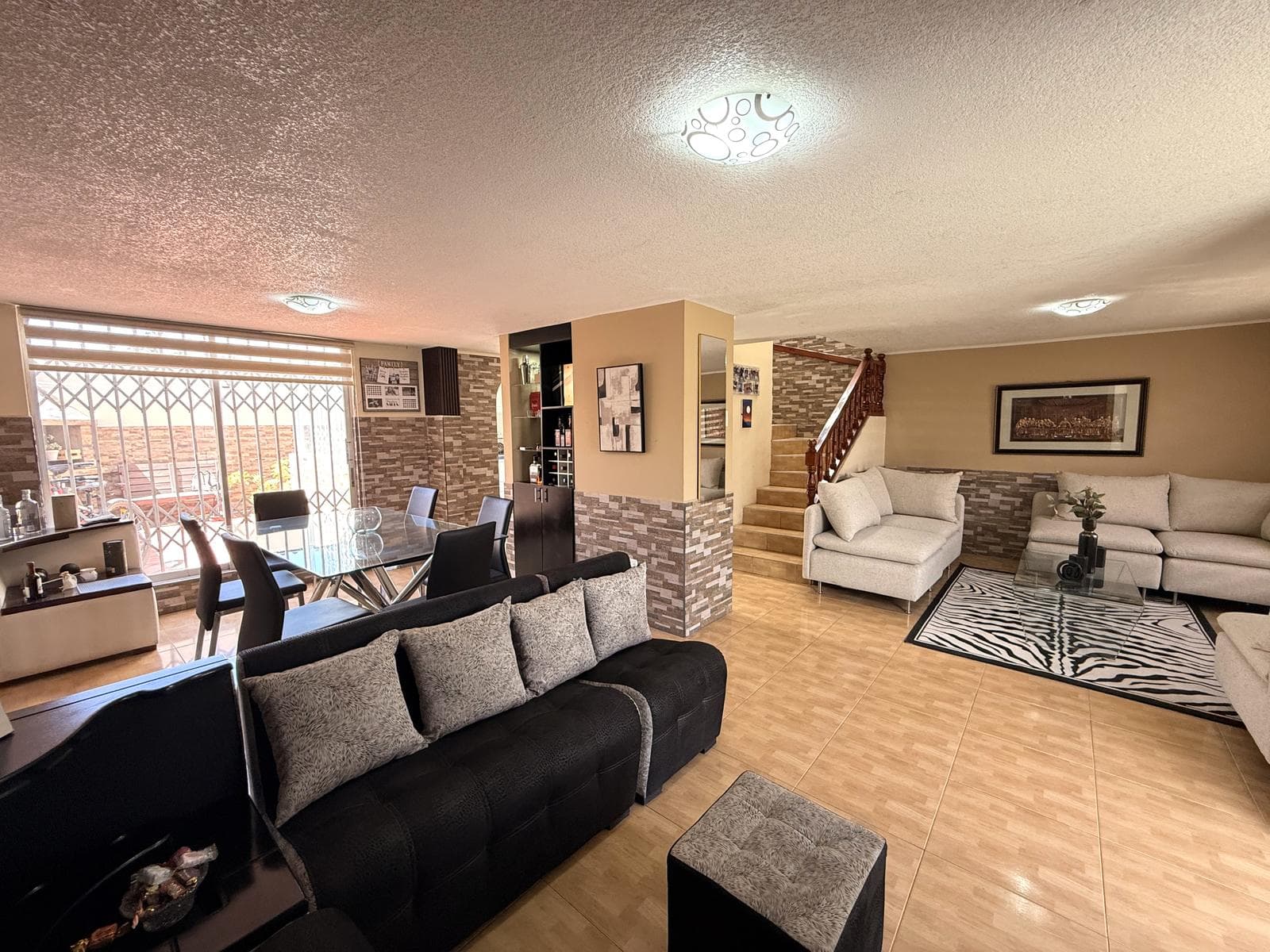 CASA EN VENTA (MITAD DEL MUNDO - SAN ANTONIO DE PICHINCHA) - 1