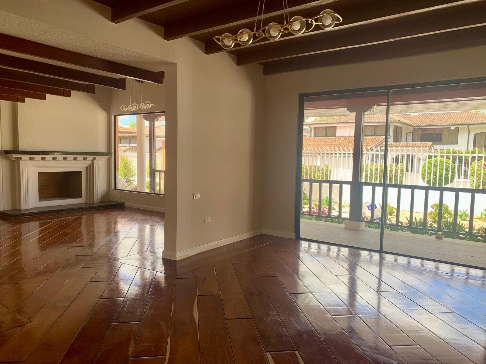 CASA DE VENTA O RENTA EN CUMBAYA CERCA UNIVERSIDAD SAN FRANCISCO - 1