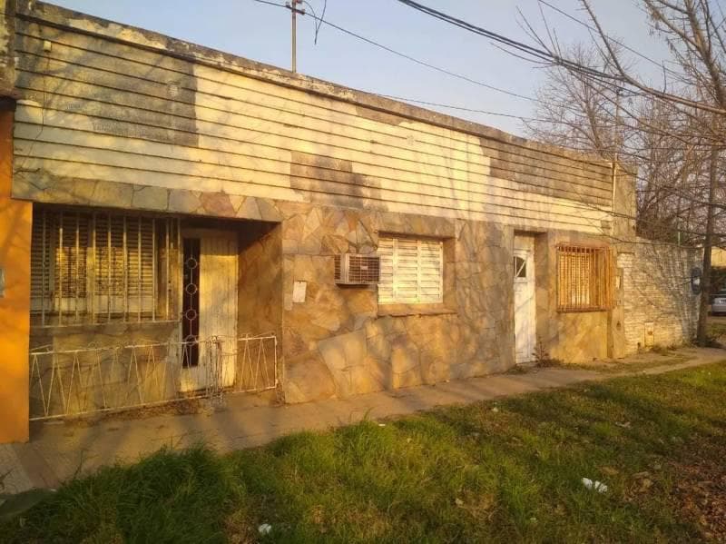 SE VENDE CASA A REFACCIONAR EN SANTO TOMÉ - 1