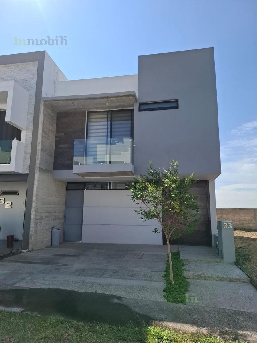 Casa en Av. Punto Sur No. 6387 coto 6 casa 33 - 1