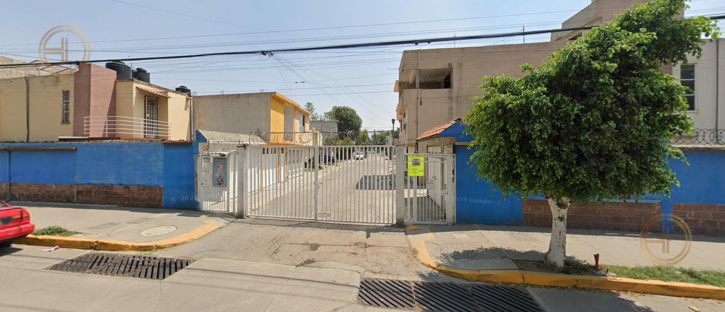 CASA A LA VENTA EN LA COLONIA EL BOSQUE TULTEPEC, EDO. MEX., 5 MINUTOS DE PLAZA CENTELLA. - 1