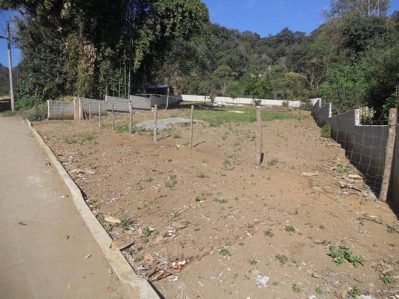 TERRENO BARDEADO DE 1500 METROS - 1