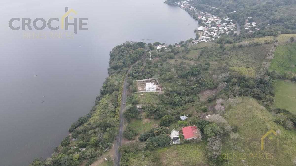 Remate de terreno en Catemaco Veracruz frente a la laguna - 1