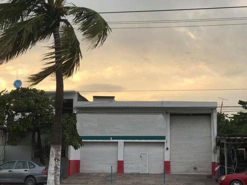 BODEGA EN RENTA 175M2 EXCELENTE UBICACIÓN SOBRE AVENIDA PRINCIPAL - 1