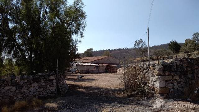 TERRENO CON CASA RUSTICA - 1