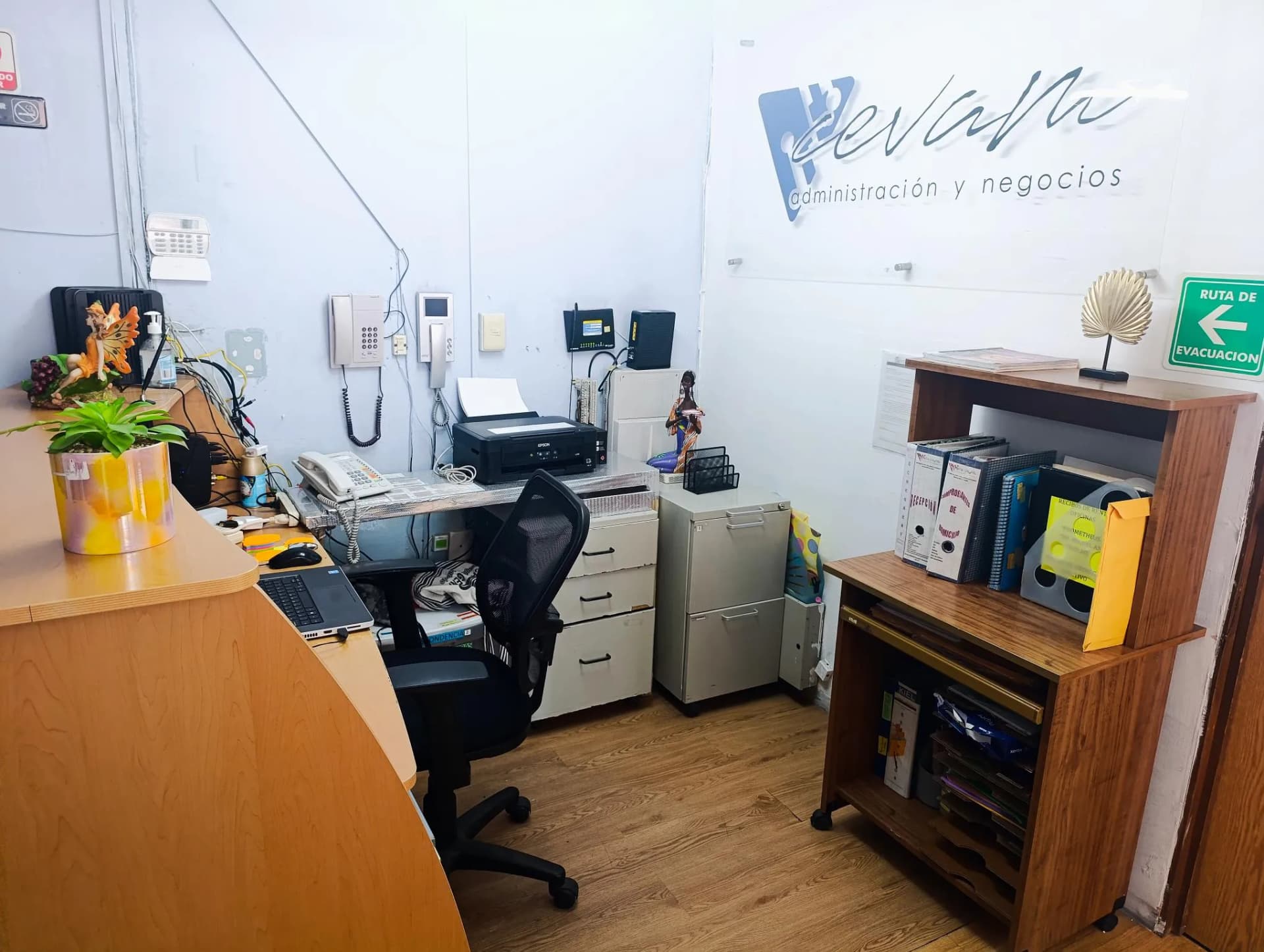 CALIDAD, COMODIDAD, PRECIO TU OFICINA FISICA EN ECHEGARAY - 1