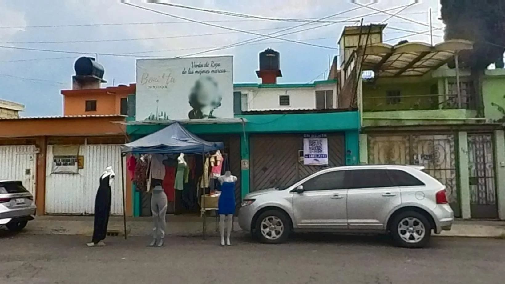 Amplia casa sobre avenida cerca de Autopista Mex. - Qro. - 1