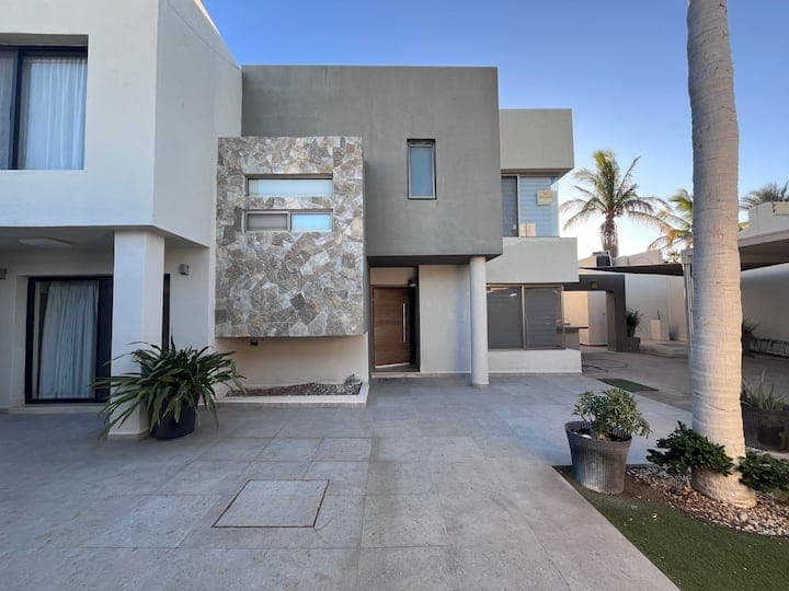 Casa en Renta en La Paz, B.C.S., Fracc.FIDEPAZ, amueblada, equipada, con piscina y área social. - 1
