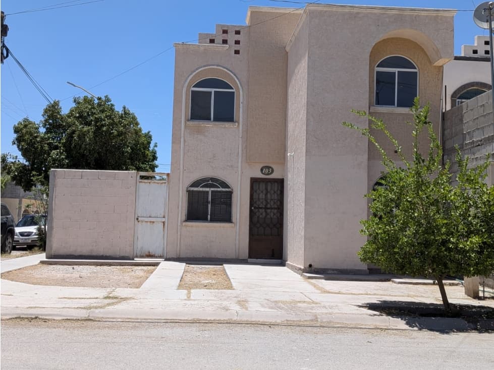 Casa Venta Joyas de Torreón en esquina con terreno excedente - 1