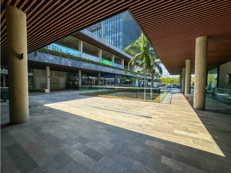 Monterreal Local Comercial Renta Plaza Urban Center Av Cámara Comercio - 1