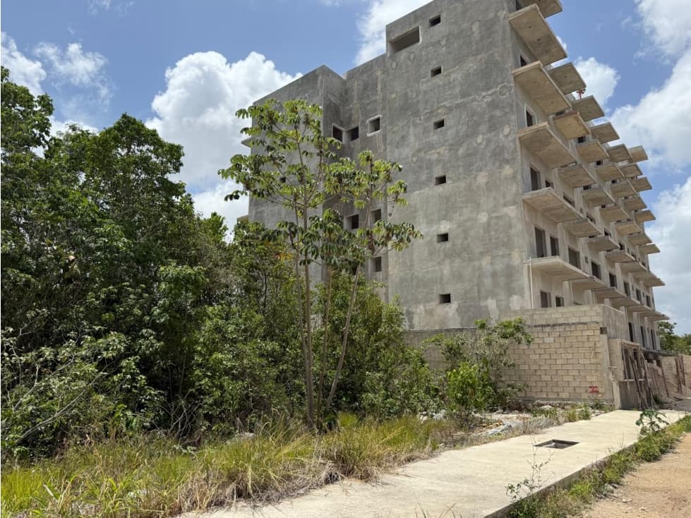 Lote Comercial en Venta sobre Av. Mallorca Paseo La Selva 2, Cancún - 1