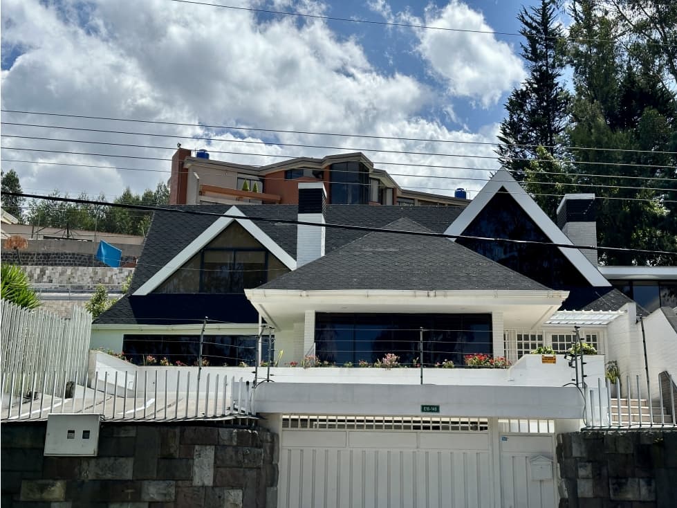 Casa ALQUILER 4 dormitorios Campo Alegre QUITO - 1