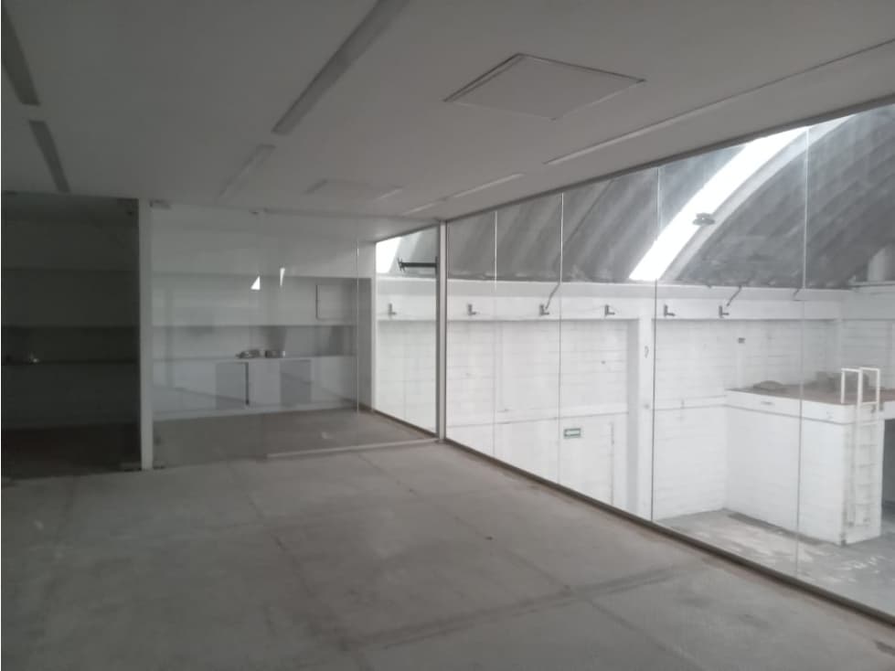 RENTA DE BODEGA O LOCAL DE 720 M2 EN SAN PEDRO DE LOS PINOS. - 1